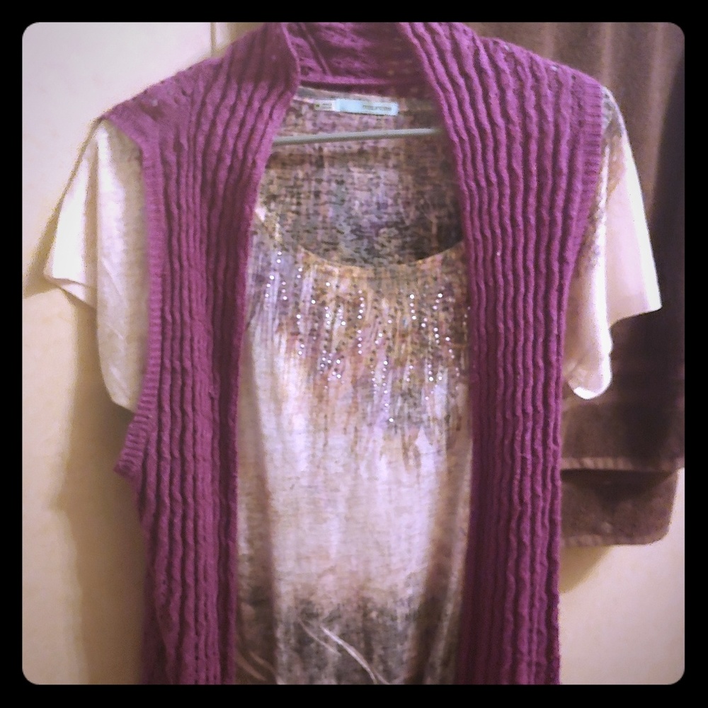 Maurices short sleeve top & long vest.